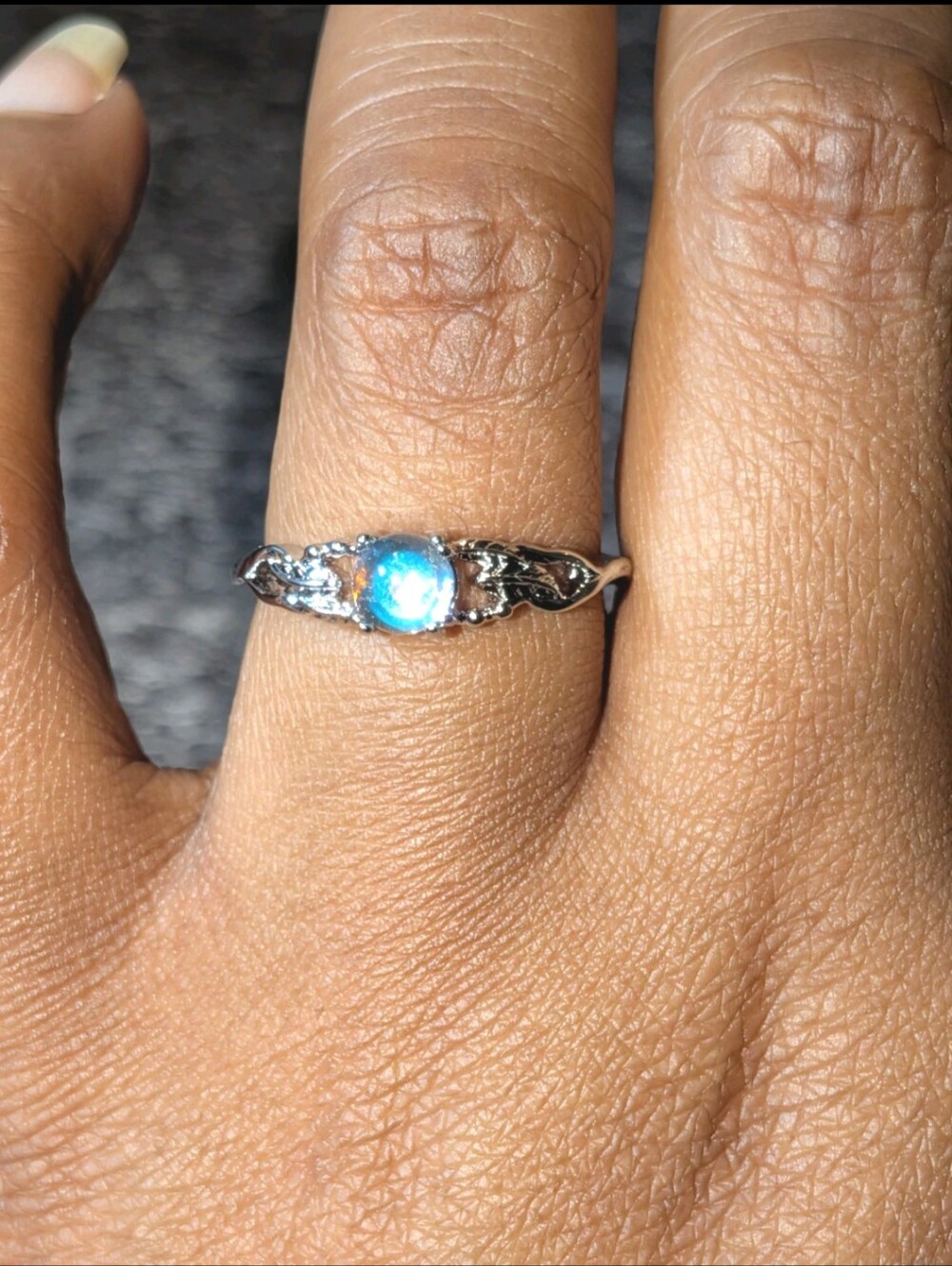 Gorgeous Shimmering Mystic Ladie's Silvery Moonstone Promise Ring For Women Sz 7